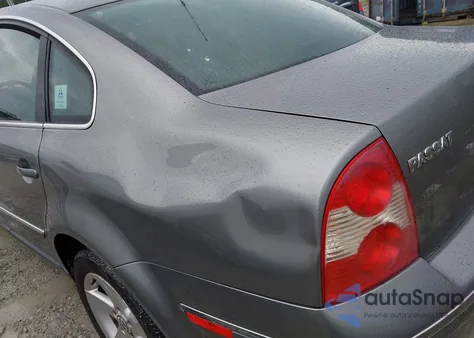 2004 Volkswagen Passat Glx из США, поврежденный, VIN WVWRH63B54P095863